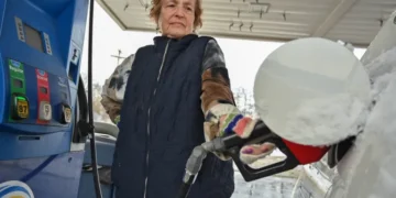 Moody’s Says US Recession Odds Rise to 49% as Oil Shock Threatens Growth