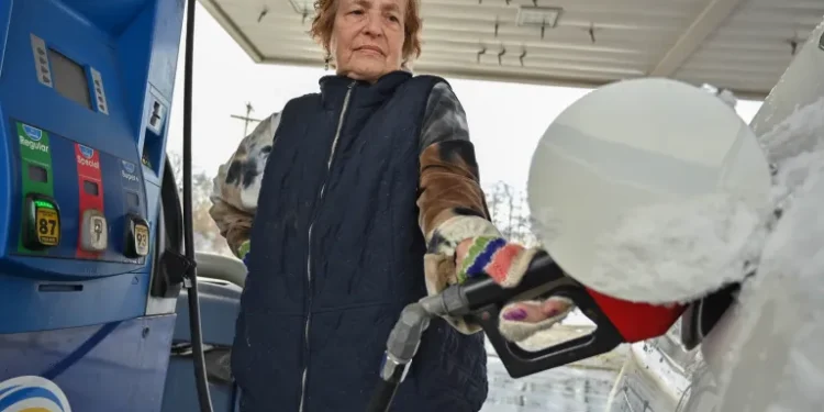 Moody’s Says US Recession Odds Rise to 49% as Oil Shock Threatens Growth