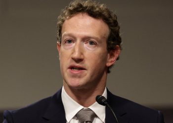 Mark Zuckerberg scouts real estate as markets waver