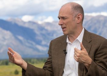 Jerome Powell and Austan Goolsbee during Fed policy meeting