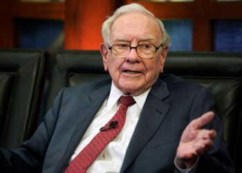 Warren Buffett to Attend Berkshire 2025 Meeting—but Won’t Take Questions