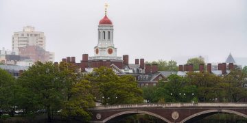 Trump Forces Harvard’s 6,800 Foreign Students to Transfer or Leave the U.S.