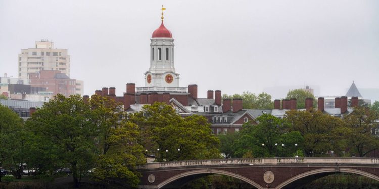 Trump Forces Harvard’s 6,800 Foreign Students to Transfer or Leave the U.S.