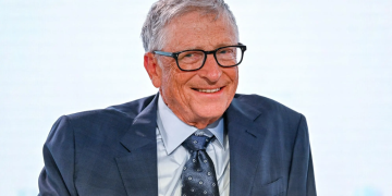 Bill Gates’ Wealth Could Surpass Musk If He Kept Microsoft Stock