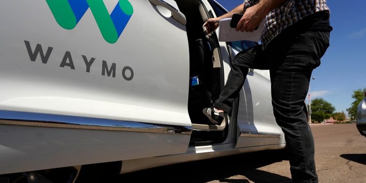 Uber and Waymo Expand Robotaxi Race to Atlanta