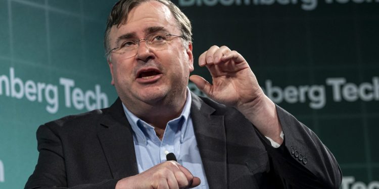 Reid Hoffman: 4 Skills Gen Z Grads Need for the AI Job Bloodbath