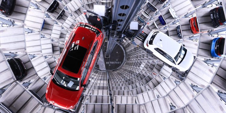Volkswagen’s Mass Overhaul Pushes 20,000 Workers Out and Tests 4-Day Week