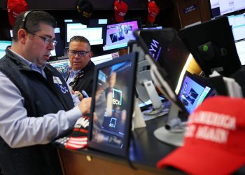 Dow Futures Slip as Trump’s Tariff Threat Shakes Markets