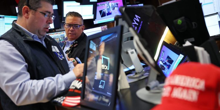 Dow Futures Slip as Trump’s Tariff Threat Shakes Markets