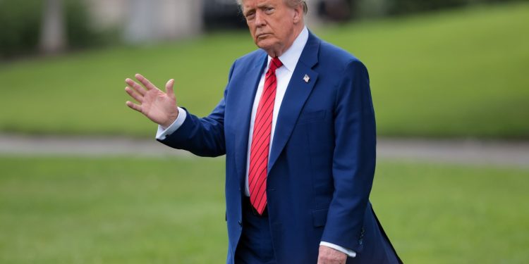 Trump’s Chip Tariff Threat Sparks Backlash Across U.S. Industries