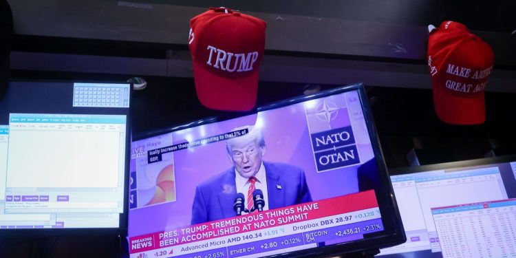 S&P 500 Nears Record High as Middle East Ceasefire Boosts Oil Futures