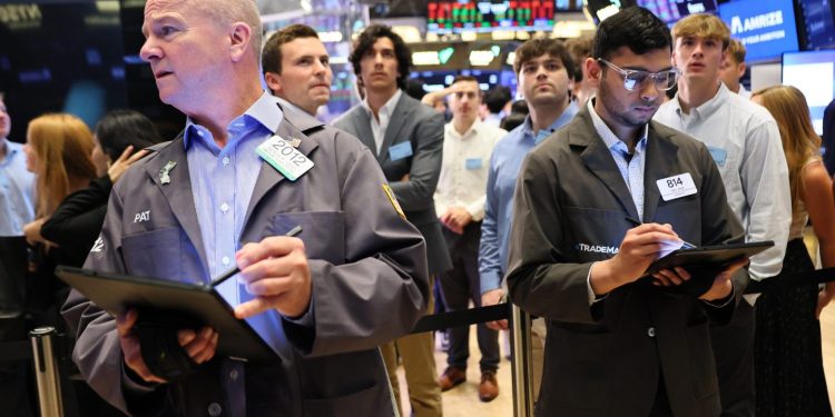 U.S. markets rise as tax cuts clear key hurdle, but Trump stirs tariff uncertainty