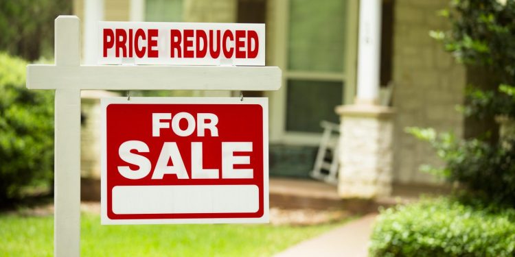 Home Prices Dip in Top U.S. Cities as Housing Market Shifts