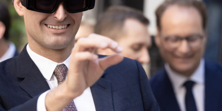 Snap CEO Promises New “Specs” Smart Glasses in 2025