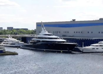 Gates Superyacht Powered by Hydrogen Hits the Market