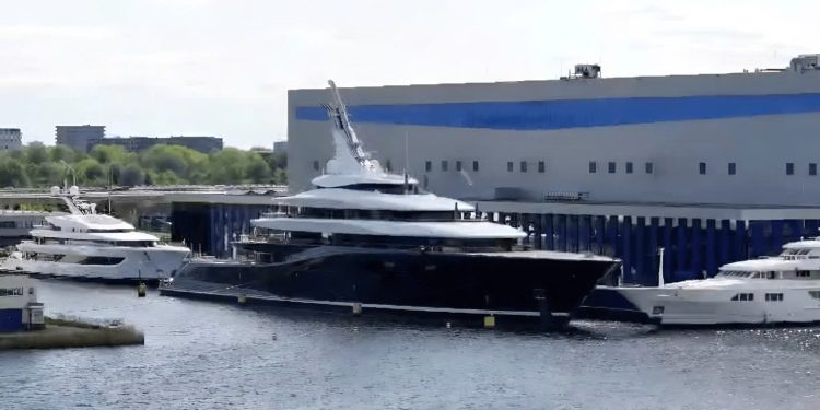 Gates Superyacht Powered by Hydrogen Hits the Market