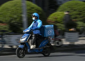 Alibaba Faces $100B Rout Risk as China’s E-commerce Turf War Escalates