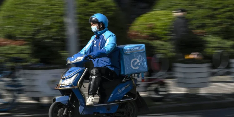 Alibaba Faces $100B Rout Risk as China’s E-commerce Turf War Escalates