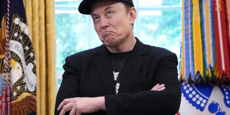 Musk Seeks Tesla Control to Block Activists – Yet Keeps Board Firing Power