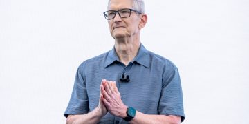 Tim Cook Outpaced Steve Jobs in Shareholder Value – But AI Is Exposing His Weakness