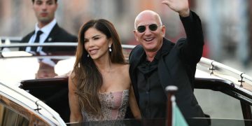 Jeff Bezos’s $5.7B Honeymoon Share Selloff: Luxury or Strategy?