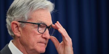 Powell Rate Hint: Fed Chair Refuses Cut and Suggests Possible Hike