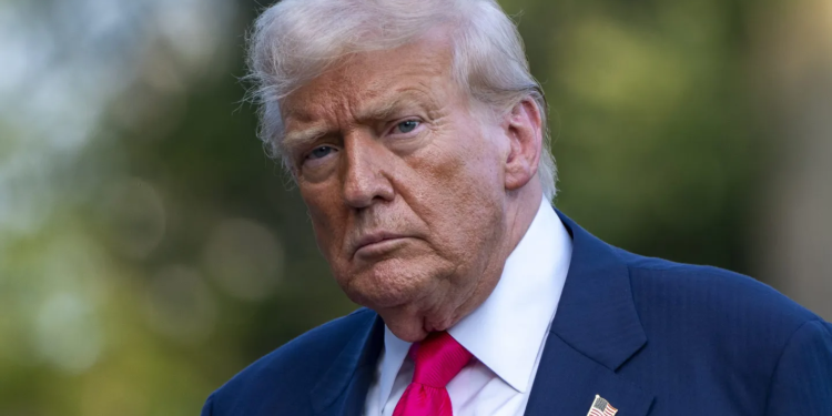 Trump Banishes Wall Street Journal from Air Force One Over Epstein Story