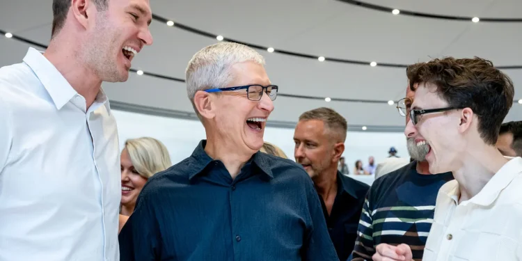 Apple subscription boosted by smarter bundling