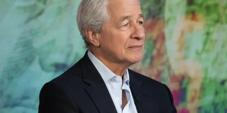 Jamie Dimon Calls U.S. Economy Weak but Says AI May Solve Data Confusion