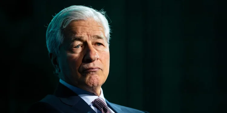 Jamie Dimon Doubts Job Revision Theory, Warns U.S. Economy Is Weakening