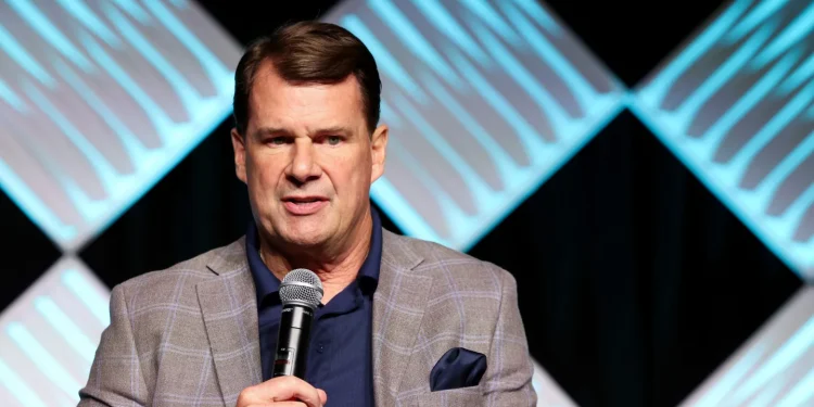 Ford CEO Warns of Worker Shortage in AI and Manufacturing