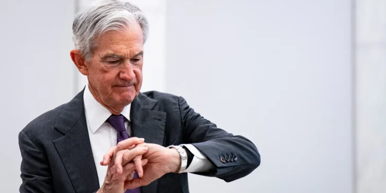 Awkward Fed Meeting Looms as Inflation and Jobs Put Powell in a Tight Spot