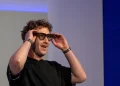 Zuckerberg’s $800 Smart Glasses Demo Fails Over Wi-Fi