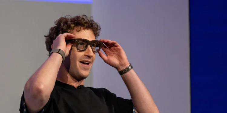 Zuckerberg’s $800 Smart Glasses Demo Fails Over Wi-Fi