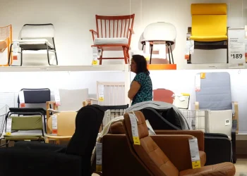 Fed’s Hammack: Consumers Keep Stocks Afloat, But Confidence Shaky