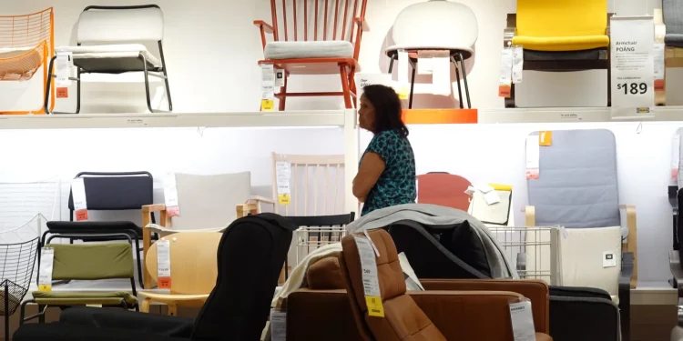 Fed’s Hammack: Consumers Keep Stocks Afloat, But Confidence Shaky