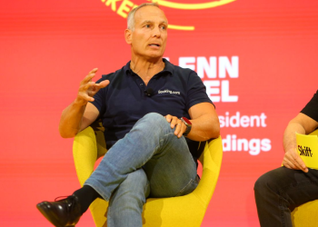Glenn Fogel Sees Parallels Between AI Era and Dot-Com Boom at Booking Holdings