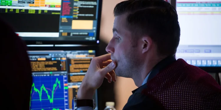 Gold Surges Past $4,000 as Investors Flee AI Bubble Fears