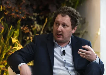 MasterClass Founder Says CEOs Ignoring AI Are Falling Behind