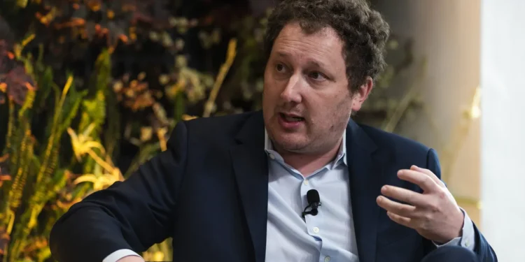 MasterClass Founder Says CEOs Ignoring AI Are Falling Behind