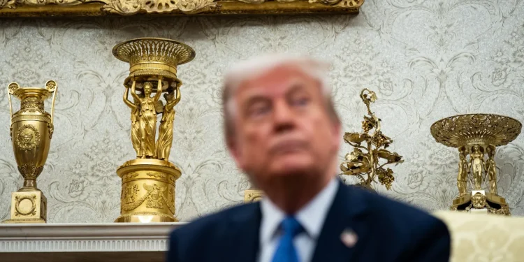 Gold Rallies Despite Wall Street Optimism