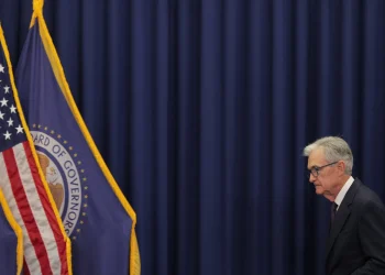 Consumer Confidence Drop Adds to Recession Warnings