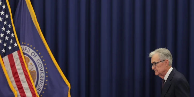 Consumer Confidence Drop Adds to Recession Warnings