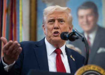 Investors Flee U.S. Assets Amid Shutdown Uncertainty