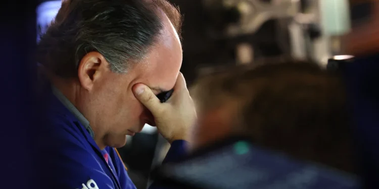 Global Markets Slide as U.S. Shutdown and Fed Doubts Spark Selloff