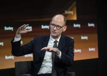 Apollo Says S&P 500 Reflects a K-Shaped Economy as Market Gap Widens