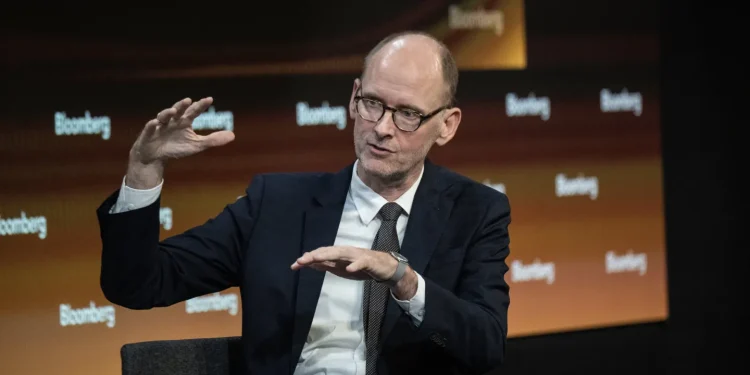 Apollo Says S&P 500 Reflects a K-Shaped Economy as Market Gap Widens