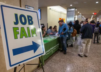 Economist Warns of ‘Low-Hire, More-Fire’ Era as Talent Hoarding Ends