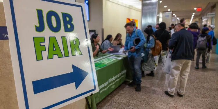 Economist Warns of ‘Low-Hire, More-Fire’ Era as Talent Hoarding Ends