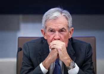 Hopes for December Rate Cut Fade as Powell Faces Divided Fed